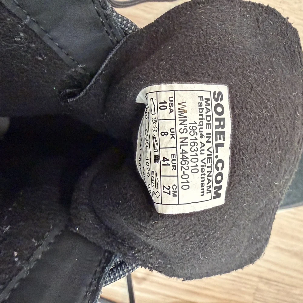 Sorel Black and Cream Winter Boots - Size 10 - Picture 4 of 5